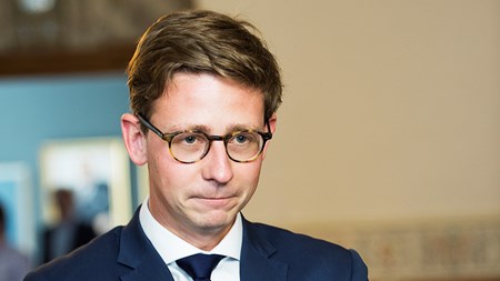 Skatteminister Karsten Lauritzen (V) og hans embedsmænd er igen under beskydning for at have regnet forkert på konsekvenserne af nye skatteregler for fonde. 