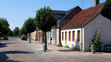 Landsbyer i mange dele af landet er ramt af fraflytning. Nu skal et klyngeprojekt undersøge, om der er fordele at hente, hvis landsbyer i et område går sammen i klynger, der koordinerer ressourcer og indsatser. 