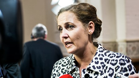 Olsen Dyhr revser venstrefløjen i kønsdebat