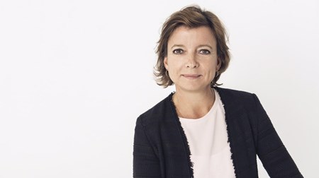 Social- og indenrigsminister Karen Ellemann (V) vil diskutere, hvordan man sikre billigere boliger, så flere hjemløse kan få et tag over hovedet.