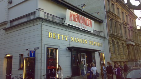 Betty Nansen Teatret er blandt de københavnske teatre, der har måttet spille for  markant flere tomme stolesæder end tidligere.