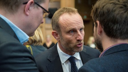 Martin Lidegaard (R) vil have en grænse for, hvor meget stor en andel af udviklingsbistand der kan gå til asyludgifter i Danmark.