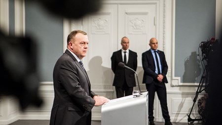 Statsminister Lars Løkke Rasmussen (V) fortalte onsdag ved et pressemøde i Statsministeriet, at han har inviteret de blå partiledere til en møderække om en tillægsaftale til landbrugspakken. Konservative har dog fortsat ikke tillid til miljø- og fødevareminister Eva Kjer Hansen. 