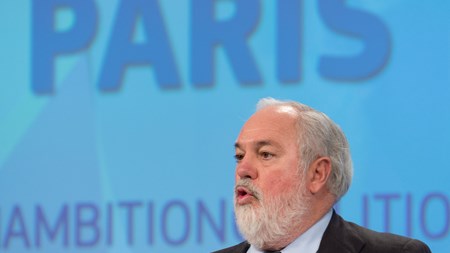 EU's klimakommissær Miguel Arias Canete kommer på hårdt arbejde med at skubbe klimaaftalen gennem EU-systemet.