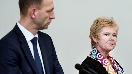 Det umage par LO og DA - repræsenteret af LO-formand Lizette Risgaard og DA-direktør Jacob Holbraad - lancerer et fælles forslag i trepartsforhandlingerne.