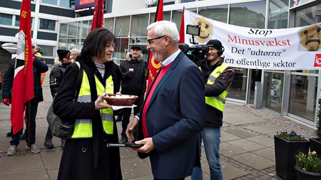 En række faglige organisationer var mødt op for at heppe på KL i kampen mod omprioriteringsbidraget.