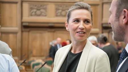 Socialdemokraternes formand,  Mette Frederiksen, skal forklare partiets kursskifte omkring privathospitaler. Landets tre Socialdemokratiske regionsformand er kritiske overfor partiets holdningsændring.