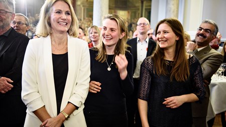 Helle Thorning-Schmidt med sine to døtre.