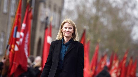 Tidlgere statsminister og S-formand Helle Thorning-Schmidt ankommer til Grundtvigs Kirke.