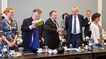 Løkke indkalder til anden etape af trepart