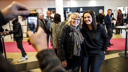 Selfie med formanden. Pia Olsen Dyhr blev uden modkandidater og derfor ganske udramatisk genvalgt som formand.