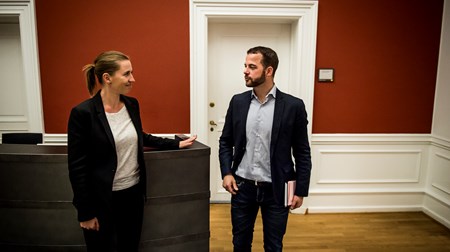 Radikales leder Morten Østergaard har været ude at flirte med tanken/truslen om, at det ikke var sikkert, at R vil støtte Mette Frederiksen som statsminister. Ikke mange tror på disse halve frierier til Lars Løkke, men det skader jo ikke at gøre sig lækker hos de lommer af borgerlige, som er led og ked af den førte udlændingepolitik, skriver Jarl Cordua. 