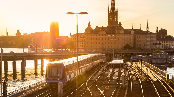 SJ har i Sverige formået at vende en nedgang i togpassagerer, blandt andet ved hjælp af billige billetter og punktlighed. Fra Stockholm til København går togene fem gange dagligt. 