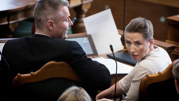 Mette Frederiksen til regeringen: Drop topskattelettelser