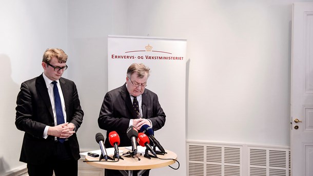 Erhvervsminister Troels Lund Poulsen (V) og finansminister Claus Hjort Frederiksen (V) har begge spillet afgørende roller i dette års by- og boligpolitik. Her præsenterer de omkostningerne ved statens udflytningsplaner.