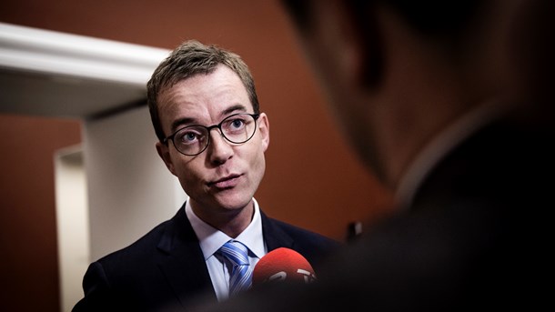 Under samråd med miljøudvalget afslog miljø- og fødevareminister, Esben Lunde Larsen (V), at der ville komme lovændringer på pesticidområdet. 