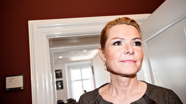 Integrationsminister Inger Støjbergs (V) ministerium har det øverste ansvar for opgørelsen af, hvor meget udviklingsbistanden betaler til asyl- og flygtningeområdet. Men hun vil ikke kommentere sagen endnu.  