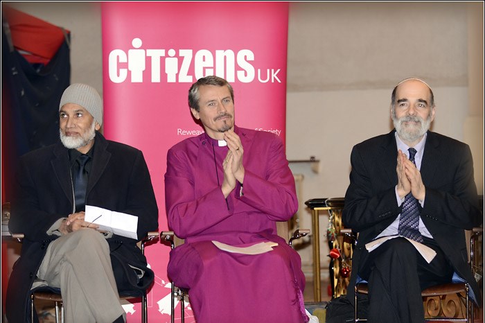 Citizens UK bringer borgere sammen på tværs af religion: Her er det rabbiner Jonathan Wittenberg fra New North London Synagogue, Dr. Mohammed Bari fra East London Mosque og biskop i Stepney Adrian Newman i en fælles fejring af Eid, Hannukah og jul.