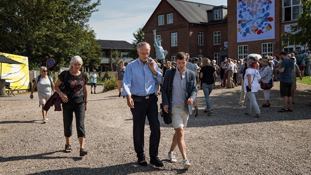 Kulturminister Bertel Haarder (V) ankommer til kulturmødet på Mors. 