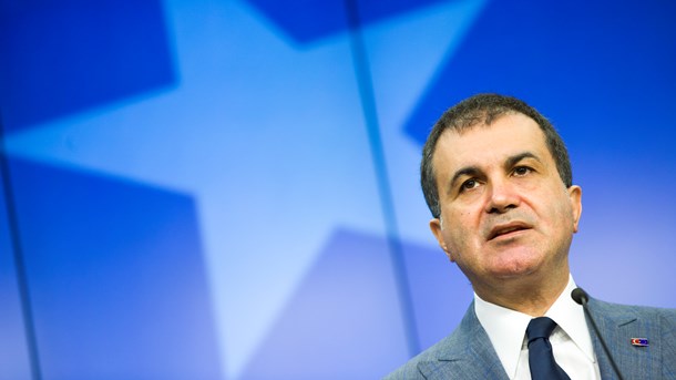 Den tyrkiske minister for EU-forhold, Ömer Çelik, slår fast, at Tyrkiet vil fortsætte implementeringen af flygtningeaftalen med EU.