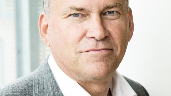 Fagligt knofedt. Det er hovedingrediensen i formand for HK/Privat Simon Tøgerns løsning af problemet med danskernes manglende pensionsopsparing.