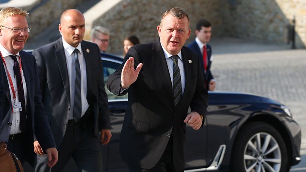 Dansk Folkeparti er løbet fra sine løfter fra sidste års afstemning om retsforbeholdet, mener statsminister Lars Løkke Rasmussen. 