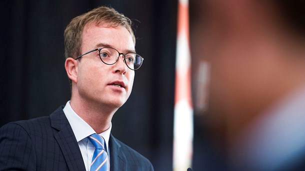 Fødevareminister Esben Lunde Larsen beder Fødevarestyrelsen om en forklaring på håndteringen af MRSA-bakterien efter DR-dokumentar. 