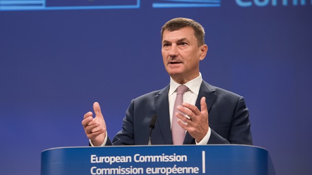 EU's næstformand med ansvar for det digitale indre marked Andrus Ansip præsenterede onsdag EU-Kommissionens nye bud på regler for roaming, der træder i kraft næste år.