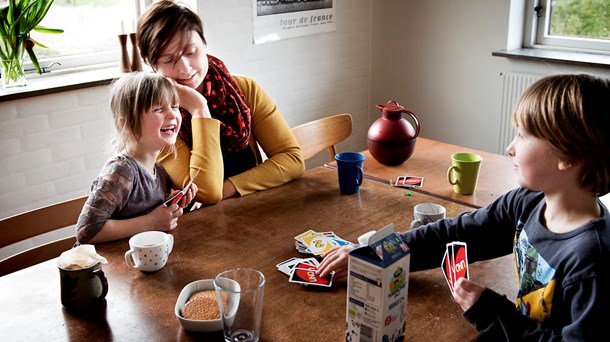 Børnefamilier med to børn slipper for ændringer i børnechecken, mens familier med tre børn eller flere vil blive ramt af regeringens forslag om loft over børnepengene (Linda Kastrup/Scanpix).