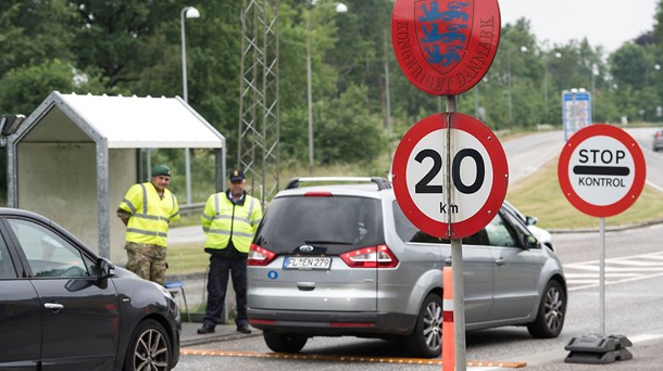 450 betjente tjekker ganske få flygtninge ved grænsen