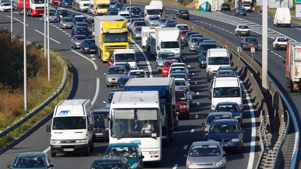 Det er blandt andet den mangelfulde infrastruktur med kilometerlange køer på de sjællandske motorveje, der er en barriere for at skabe vækst, skriver Vækstforum Sjælland i dagens debatindlæg.