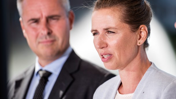 Mette Frederiksen sammen med Henrik Sass Larsen. De to var de første mange år politiske modstandere, men har i dag en stærk alliance.