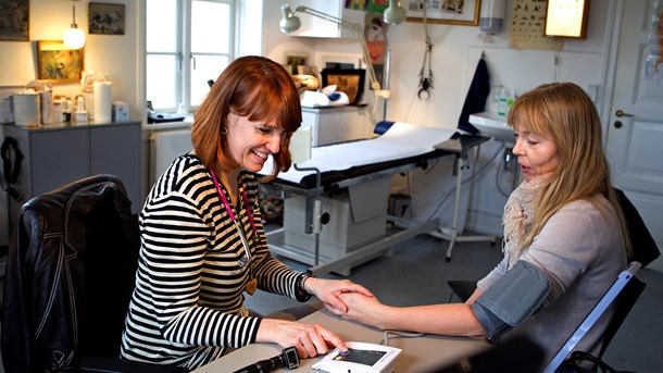 Både PLO og Danske Regioner ønsker at gøre det mere attraktivt for læger at slå sig ned i områder, hvor der er mange tidskrævende patienter.  