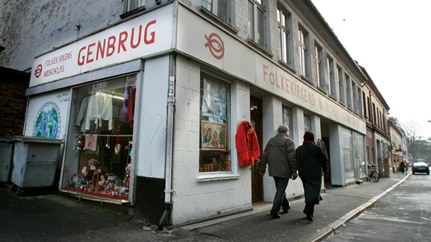 Den stigende konkurrence på genbrugsmarkedet får blandt andre Folkekirkens Nødhjælp til at frygte for deres fremtidige indtjening.