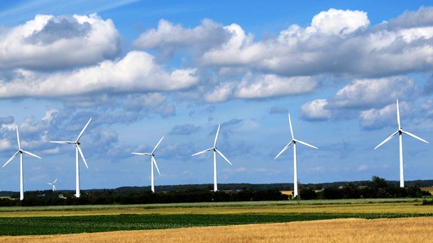 Både hav- og landvind er vigtige brikker i fremtidens energiforsyning. Faktum er dog, at landvind fortsat er den billigste løsning. Det skriver cheferne for Danmarks Vindmølleforening og Vindmølleindustrien.