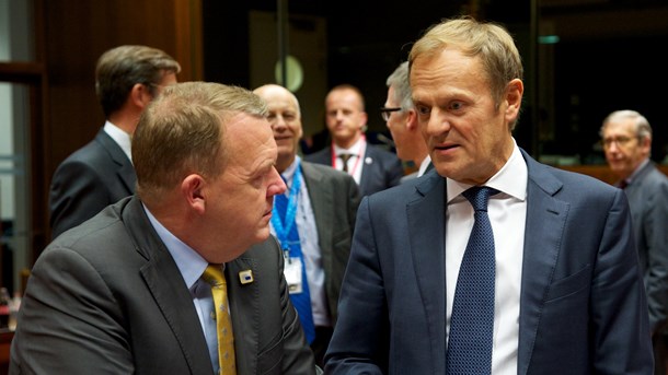 På et topmøde torsdag skal statsminister Lars Løkke Rasmussen (V) med sine EU-kolleger bevæge sig gennem et minefelt af svære sager.