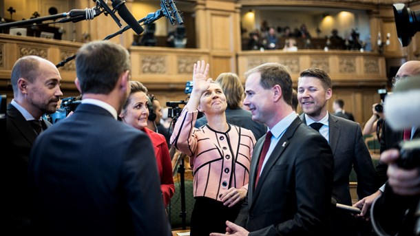 Socialdemokratiet har haft sjældent set godt styr på tropperne, skriver Jarl Cordua. Der er dog slået lidt skår af idyllen i Nicolai Wammens decimerede kaffeklub, tilføjer han.