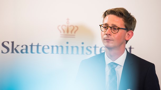 Politikerne har fejlagtigt valgt det 'lette kavaleri' til at finde ud af, hvad der er op og ned i den komplekse udbyttesag. 