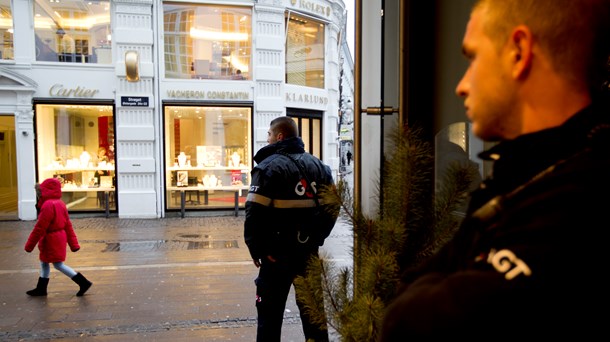 Det er kommet bag på politiet, at så mange forsøger at snyde sig uden om skolebænken for at få arbejde som vagt.