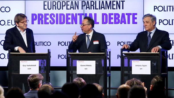 Tirsdag skal Europa-Parlamentet vælge ny formand. På papiret står den konservative italiener Antonio Tajani (t.h.) stærkest, mens hans hovedudfordrer – socialdemokraten Gianni Pittella (midten) bider ham i haserne. En outsider til posten er den liberale gruppe-leder Guy Verhofstadt (t.v.).