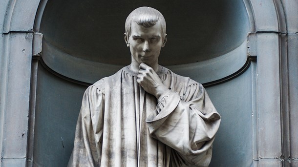 Selv det politiske geni Niccolò Machiavelli ville kaste håndklædet i ringen, blev han konfronteret med det danske embedsvælde, mener Henrik Dahl. - Statue i Firenze.