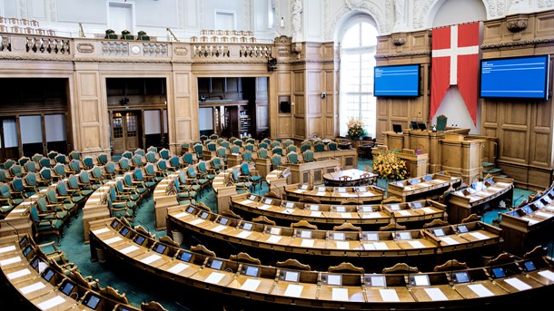 Dannebrog får en fast plads i Folketinget