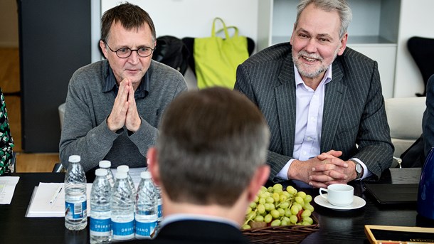 De offentligt ansatte skal have deres del af opsvinget, siger topforhandlere som Anders Bondo Christensen (tv.), der her ses sammen med FOA-formand Dennis Kristensen (arkivfoto).