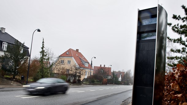 Regeringen erstatter 20 fotovogne med stærekasser