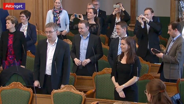 TV: Kaos i Folketinget – afstemningssystemet brød sammen