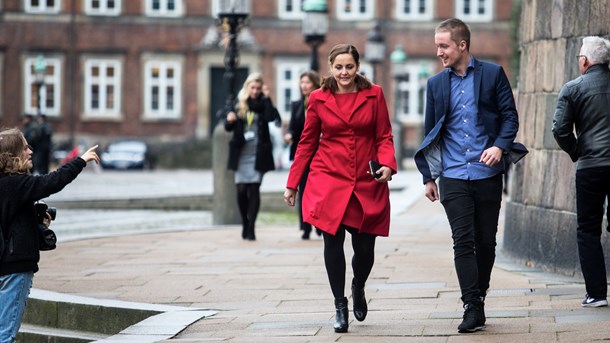 ”Man skal styrke kommunernes økonomi i de områder, hvor de er pressede på skoleområdet,” siger Jacob Mark (th). 