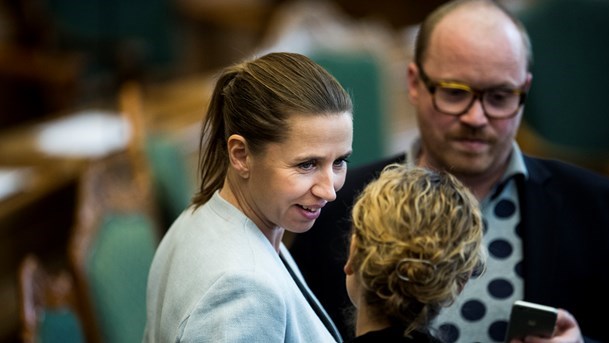 Mette Frederiksen (S) sammen med Pernille Skipper (EL) og Rasmus Nordquist (AL). De tre partier mødes tirsdag til en sjælden fælles frokost (Foto: Ólafur Steinar Gestsson/Scanpix).