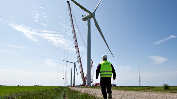 Mandag fik energiminister Lars Chr. Lilleholt (V) overrakt Energikommissionens anbefalinger til den danske energipolitik af kommissionsformand Niels B. Christiansen.