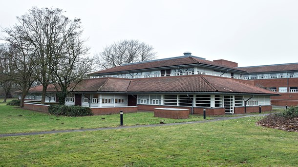 Den nye politiskole i Vestdanmark skal placeres i disse lokaler i Vejle, som tidligere har huset en sygeplejeskole.