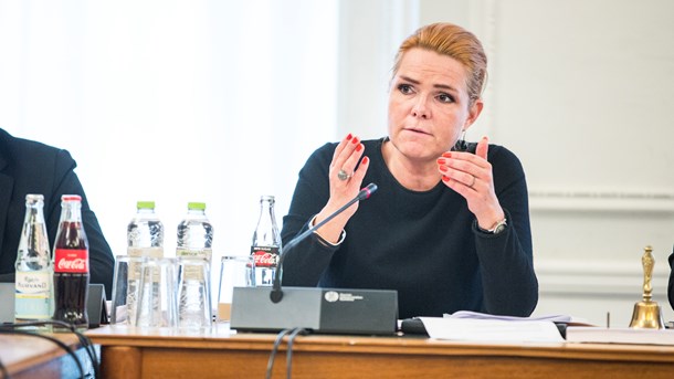 Udlændinge- og Integrationsminister Inger Støjberg (V) var 1. juni i timelangt samråd om sagen om tvangsadskillelse af asylsøgere, hvor den ene person er under 18 år.